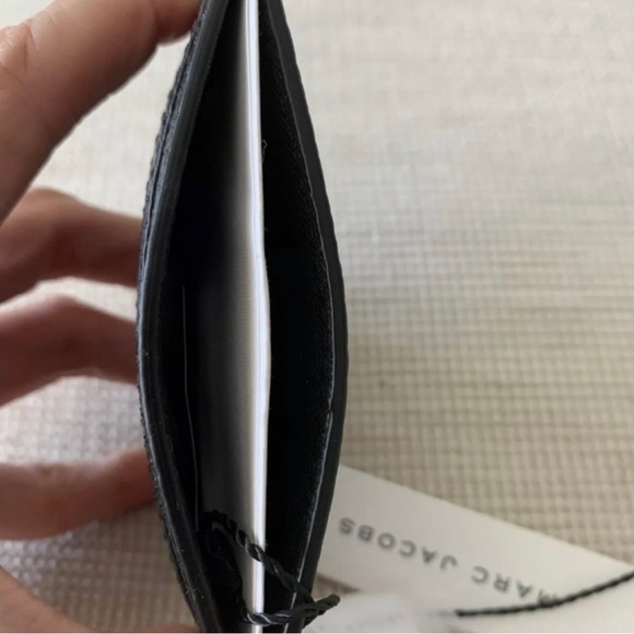 New Marc Jacobs Logo Card Holder -Black Leather Gold Tone Hardware Slim Wallet - Picture 6 of 6